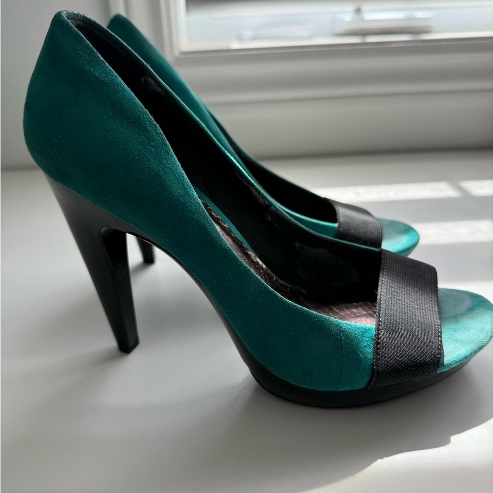 Jessica Simpson Teal and Black Heels